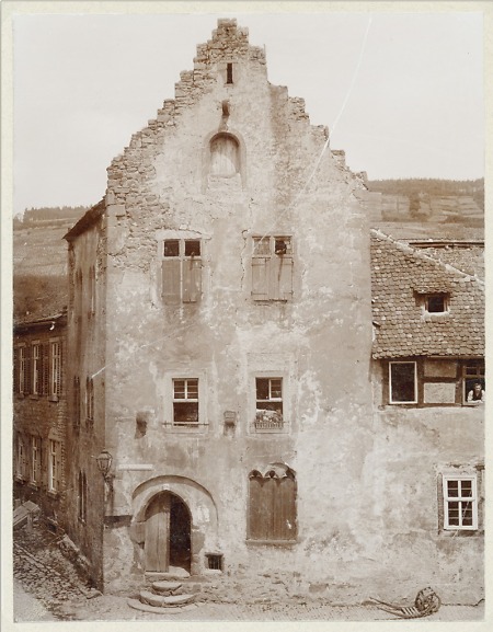 Das Johanniterhaus in der Holzgasse in Gelnhausen, um 1890