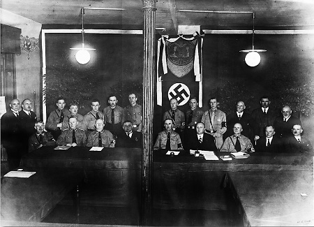 Die erste nationalsozialistische Stadtverordneten-Sitzung in Gelnhausen, 1933