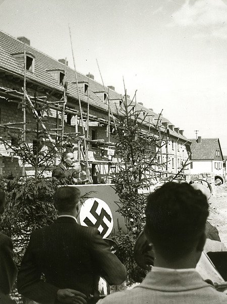 Festrede während des Richtfestes der Siedlung „Im Weiherfeld“ in Gelnhausen, 1938-1940