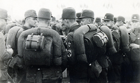Angehörige des Reichsarbeitsdienstes auf dem Reichsparteitag in Nürnberg, 1935