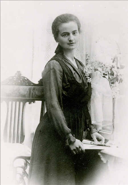 Bild einer jungen Frau aus Ober-Erlenbach, 1920er Jahre