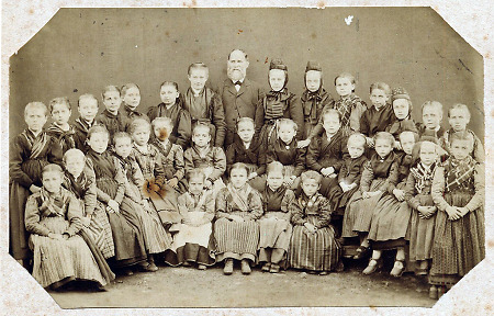 Mädchenschulklasse aus Salzböden, um 1900