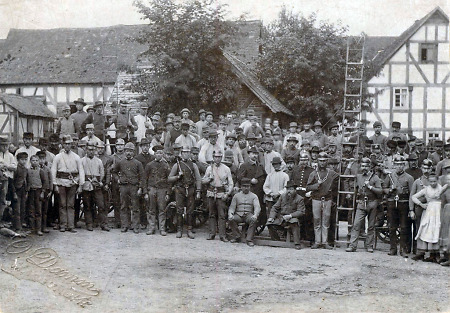 Aufnahme der Angehörigen der Feuerwehr in Dreihausen, vor 1914