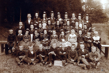 Schulklasse aus Bellnhausen, 1910er Jahre