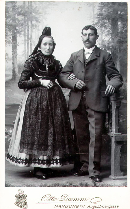 Atelieraufnahme eines Ehepaares aus Goßfelden, 1920er Jahre