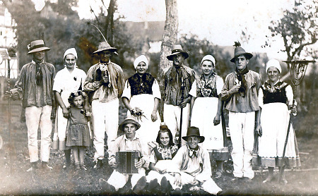 Trachtengruppe aus Wittelsberg, 1920er Jahre