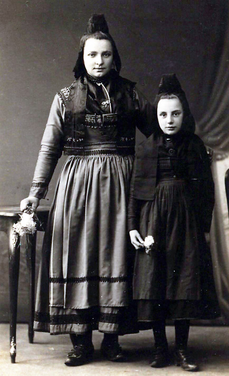 Zwei Schwestern aus Nesselbrunn, 1920er Jahre