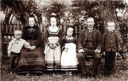 Familie aus Dreihausen, um 1914