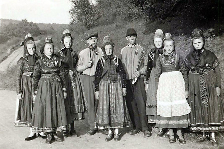 Trachtengruppe aus Oberweimar, 1920er Jahre