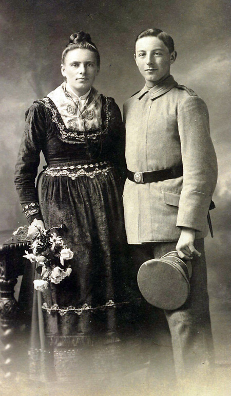 Junges Ehepaar aus Seelbach, um 1915