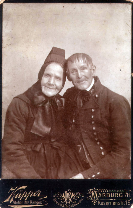 Altes Ehepaar aus Dreihausen, 1880er Jahre