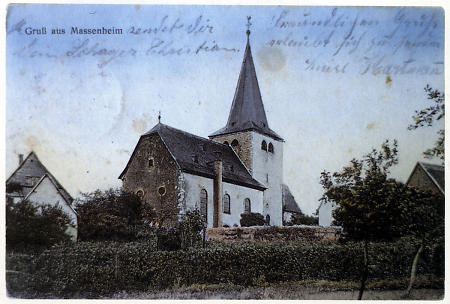Kolorierte Fotografie der Evangelischen Kirche in Massenheim, um 1910