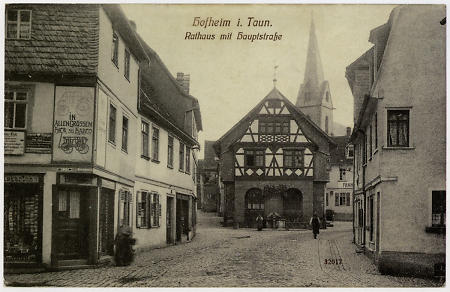 Die Hauptstraße in Hofheim mit dem Rathaus, um 1910