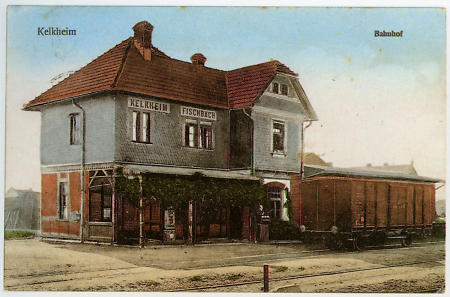 Der 1901 errichtete Bahnhof von Kelkheim, Postkarte von 1911