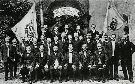 Der Männergesangverein „Liederkranz 1829 Weilburg“ bei den Feierlichkeiten zum 75-jährigen Bestehen, 1904