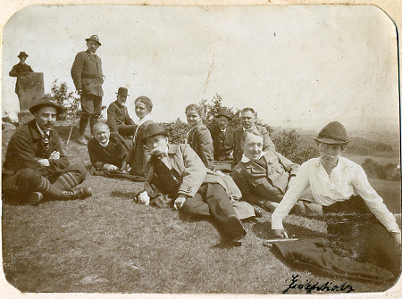 Wandergruppe des Vogelsberger-Höhen-Clubs auf dem Frauenberg bei Beltershausen, Juni 1916