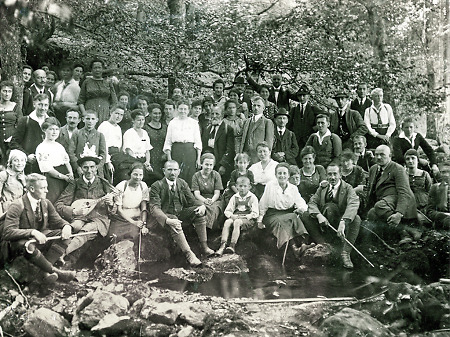 Wandergruppe des Vogelsberger-Höhen-Clubs am Goldborn, 1921