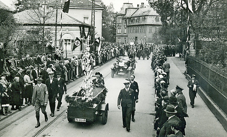Die Marschkolonne der Firma Bänninger in Gießen bei der Maifeier, 1. Mai 1933