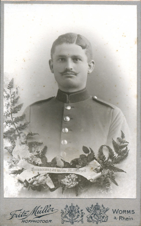 Porträt eines jungen Soldaten, um 1900