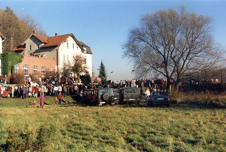 Menschenansammlung am Tag der Grenzöffnung, 12.11.1989