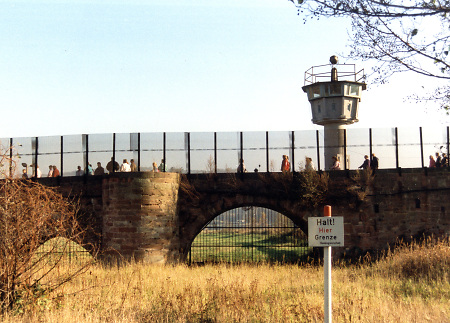 Werrabrücke am Tag der Grenzöffnung, 12.11.1989