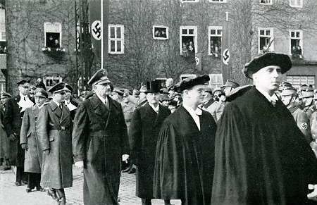 Teilnehmer des Festzugs anlässlich der Behring-Feier der Universität Marburg, 1940