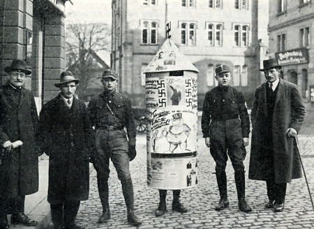 Mitglieder der NSDAP in Marburg bei Propagandaaktionen, 1928