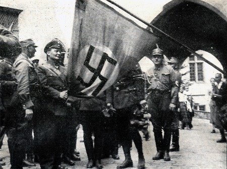 Hermann Göring mit Nationalsozialisten im Marburger Schloss, 8. Juni 1933