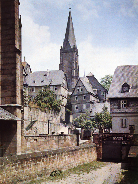 Blick von der Marburger Kugelkirche auf die Pfarrkirche, um 1910