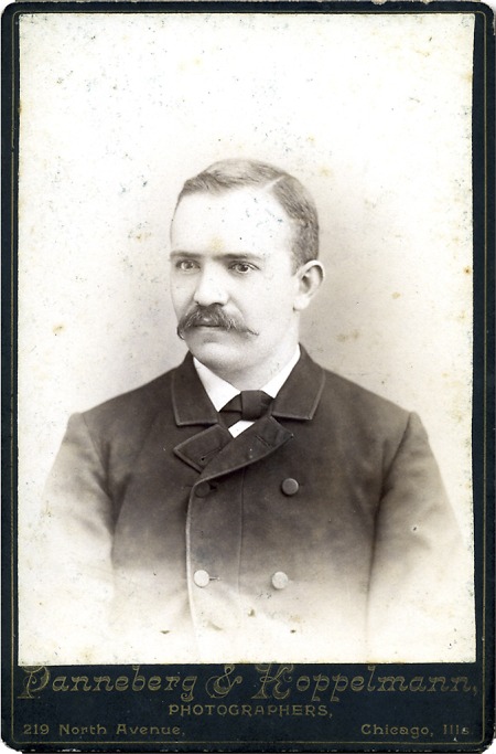 Jüngerer Mann aus Frankenberg als Auswanderer in Chicago, um 1890
