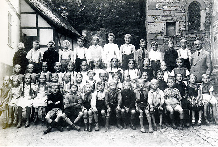 Schulklasse in Schweinsberg, nach 1933
