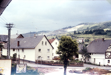 Abbruch der alten Schule in Oberdieten (6), April 1974