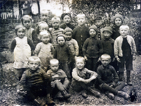 Kinder in Oberdieten, 1930