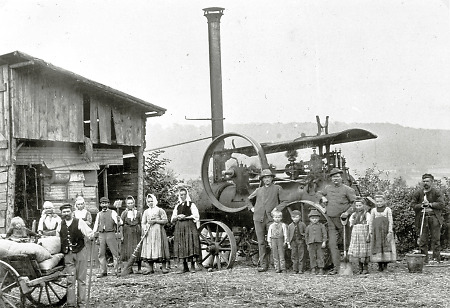 Dreschmaschine in Hachborn, um 1925 (Detail)
