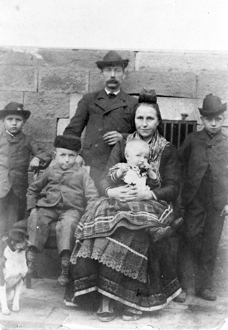 Familie aus Hachborn, um 1900