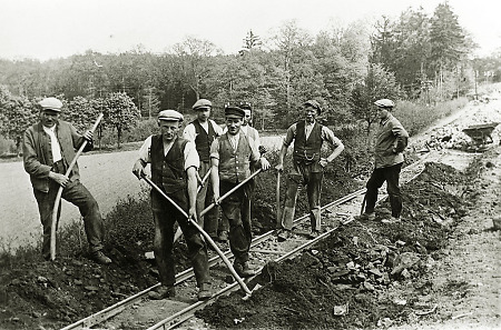 Arbeiter beim Ausbau der Straße Marburg-Gießen in der Tiefenbach, um 1928