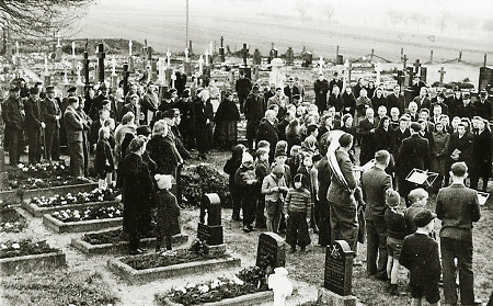 Heldengedenkfeier auf dem Hachborner Friedhof, 1940-1944