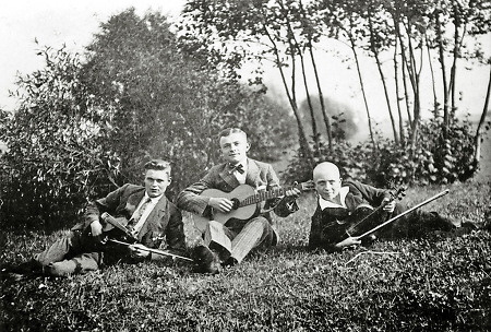 Drei Musiker vermutlich aus Hachborn, 1920er Jahre
