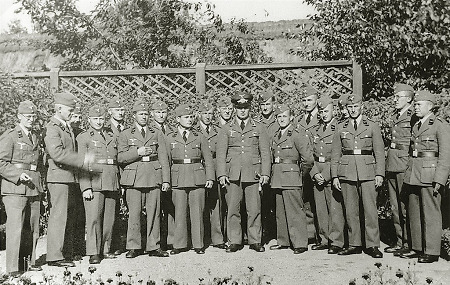 Luftwaffensoldaten beim Gruppenfoto, nach 1938