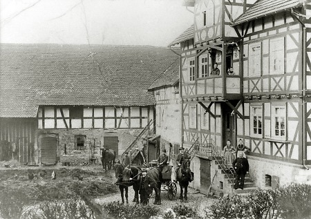 Hof in Ilschhausen, um 1910