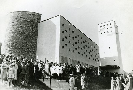 Einweihung der neuen katholischen Kirche in Ewersbach, 1958