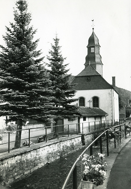 Die Kirche von Rittershausen im Dillkreis, um 1965