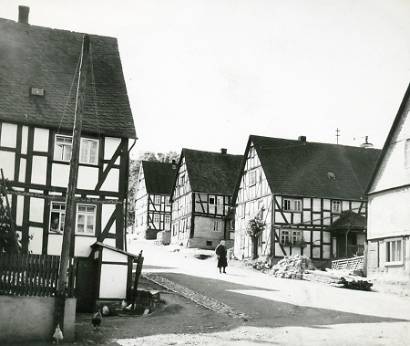 Dorfstraße in Donsbach, um 1960