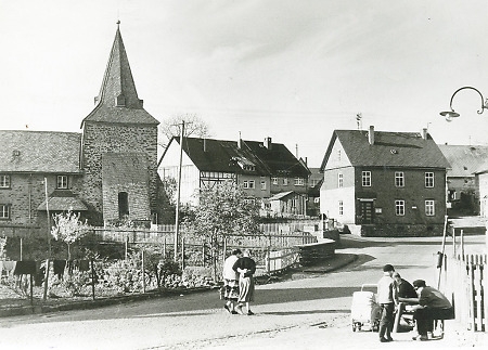 Dorfstraße in Mademühlen, 1958