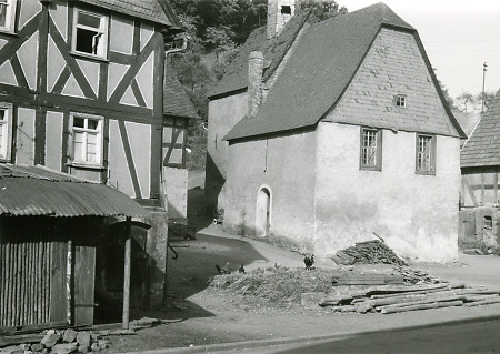Kirche und Dorfstraße in Oberndorf im Dillkreis, um 1960