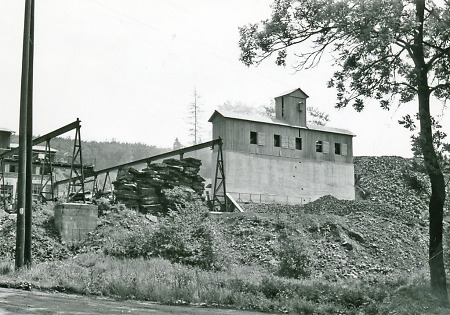 Fabrikgebäude des Diabasbruchs in Hirzenhain, um 1964