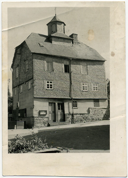 Das alte Rathaus in Tringenstein, um 1965
