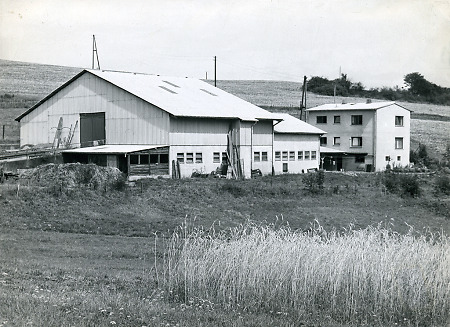 Hof eines heimatvertriebenen Bauern in Niederscheld, um 1965/70