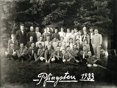 Die CVJM-Gruppe Oberdieten mit Lehrer, Pfingsten 1933