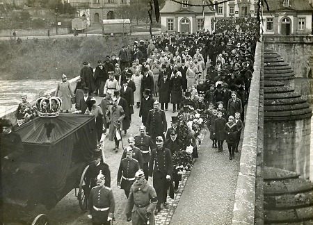Trauerzug zu Beisetzung der Großherzogin Adelheid Marie von Luxemburg in Weilburg, 28. November 1916